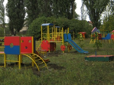 Время обновлять детские площадки