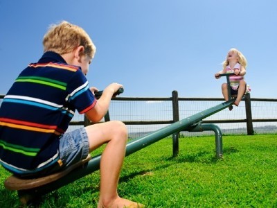 Детские площадки для самых маленьких: топ-8 игр с мамой и друзьями