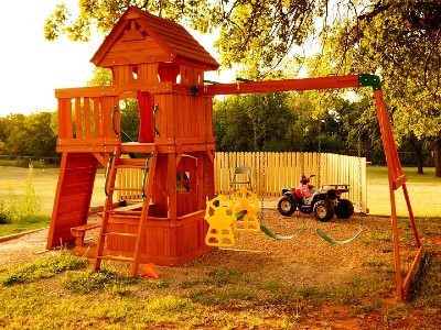 Детская игровая площадка: почему стоит заказать у нас